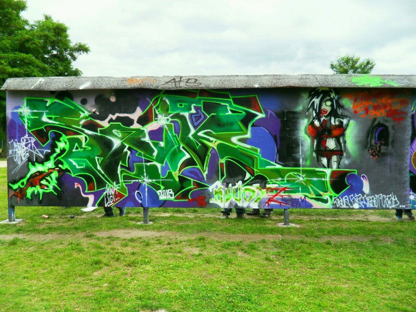 Graffiti Wall - Photo by saik86