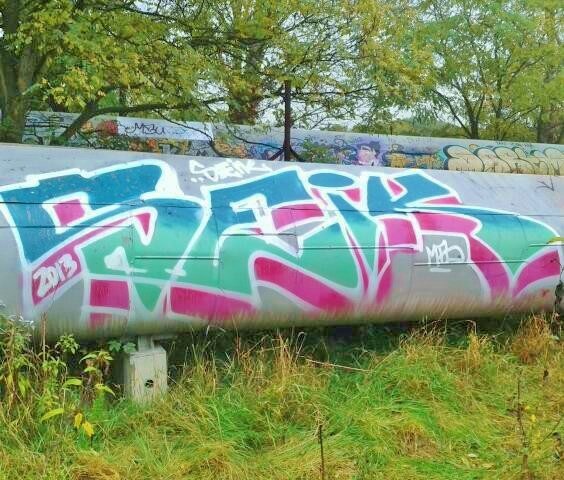 Graffiti Bombing - Photo by saik86 - seik (2013)