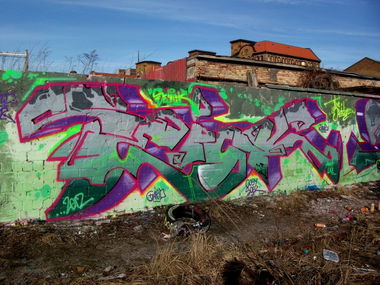 Graffiti Wall - Photo by saik86