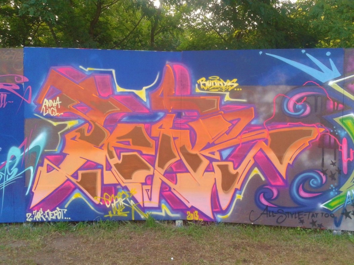Graffiti Wall - Photo by saik86 - seik (2013)