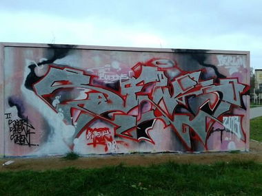 Graffiti Wall - Photo by saik86