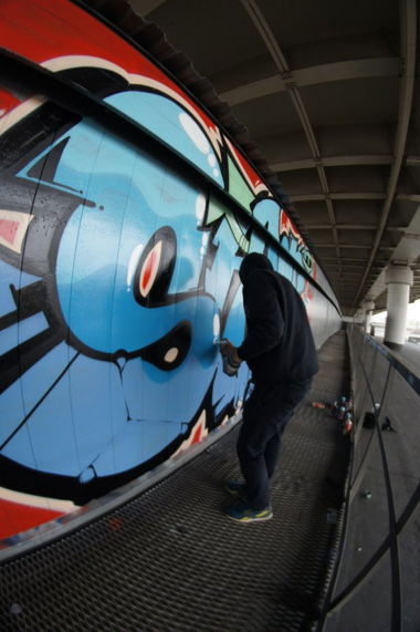 Graffiti Bombing in Moscow - Photo by saiksone - bombing, russia, saick