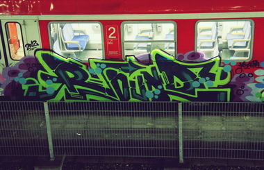 Graffiti Train in Hamburg - Photo by sancho - round, hamburg, train (2012)