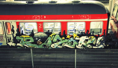 Graffiti Train in Hamburg - Photo by sancho - razor, hamburg, round