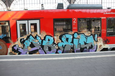 Graffiti Train - Photo by sancho - abris, lübeck, hamburg