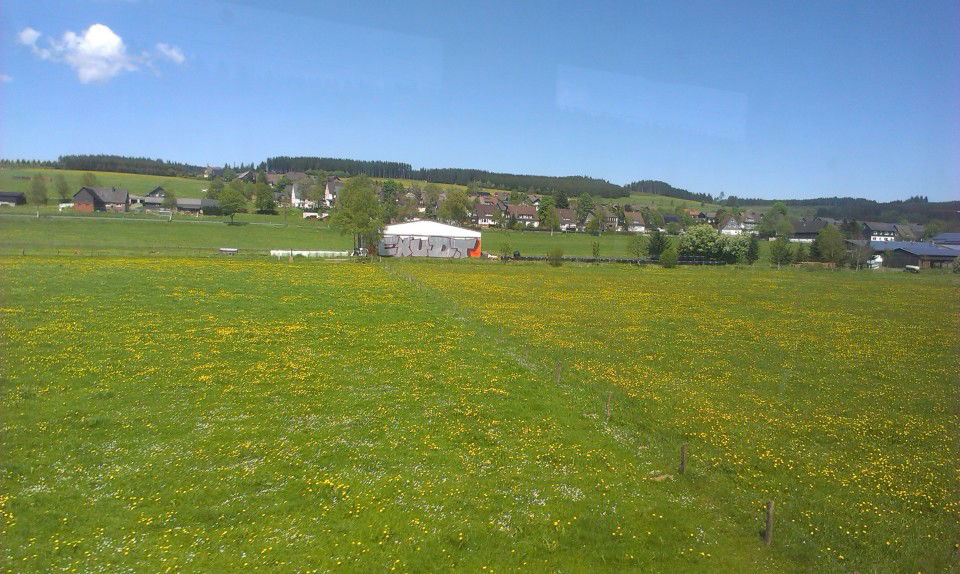 Graffiti Bombing in siegen - Photo by sandmann - exudt, exud3 (2012)