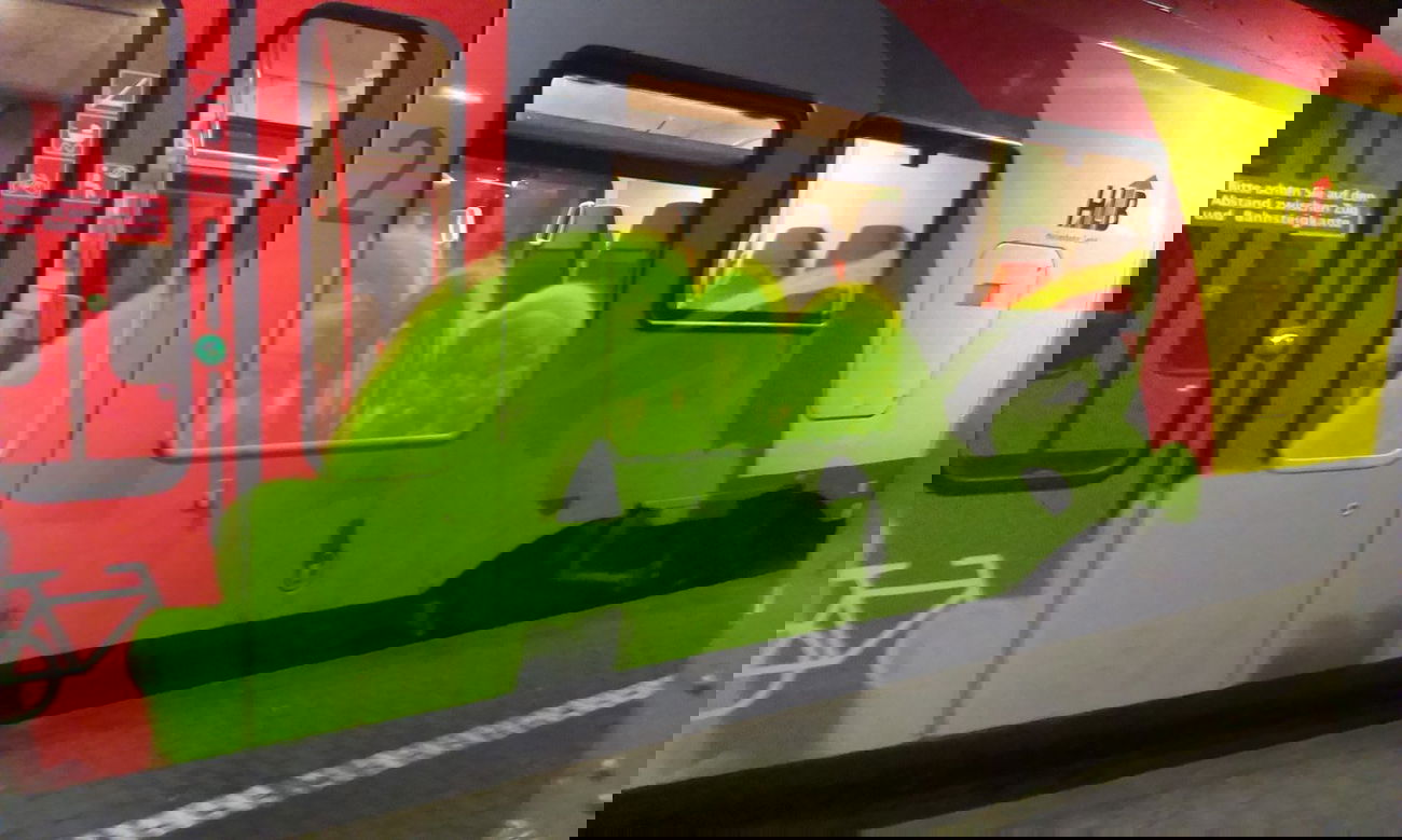 Graffiti Train - Photo by sandmann - ains, vp, unfinished (2013)