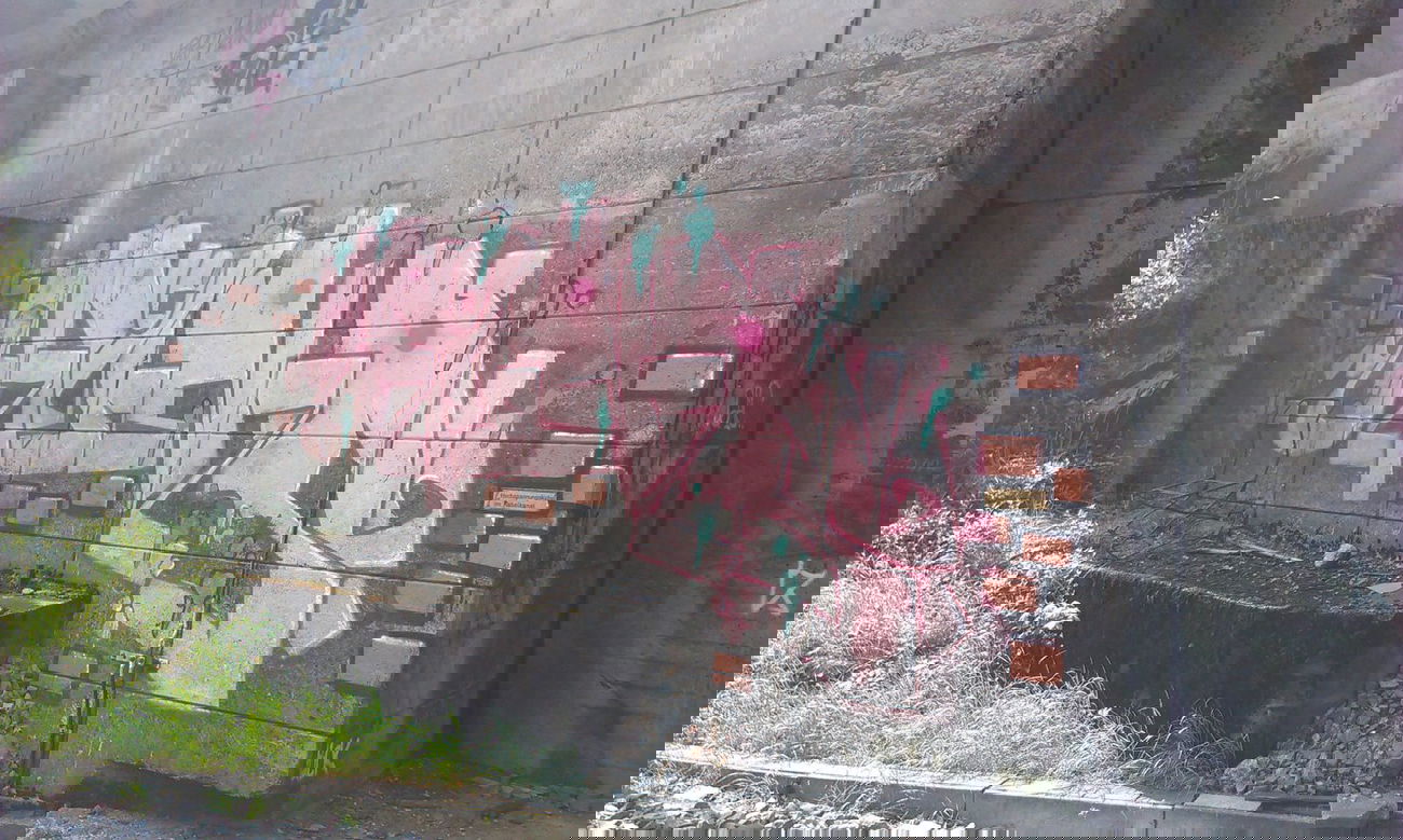 Graffiti Wall - Photo by sandmann - ains