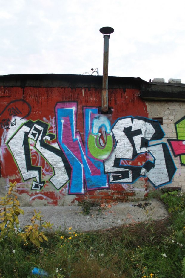 Graffiti Wall - Photo by sashaconma - sashaconma, knom, conma (2011)