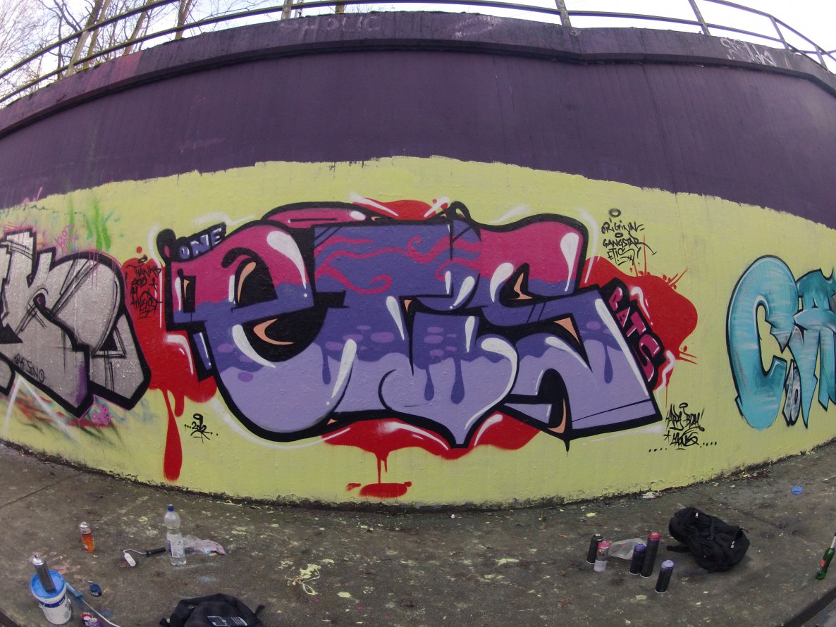 Graffiti Wall - Photo by satan - Hall, Etis, Bats (2012)