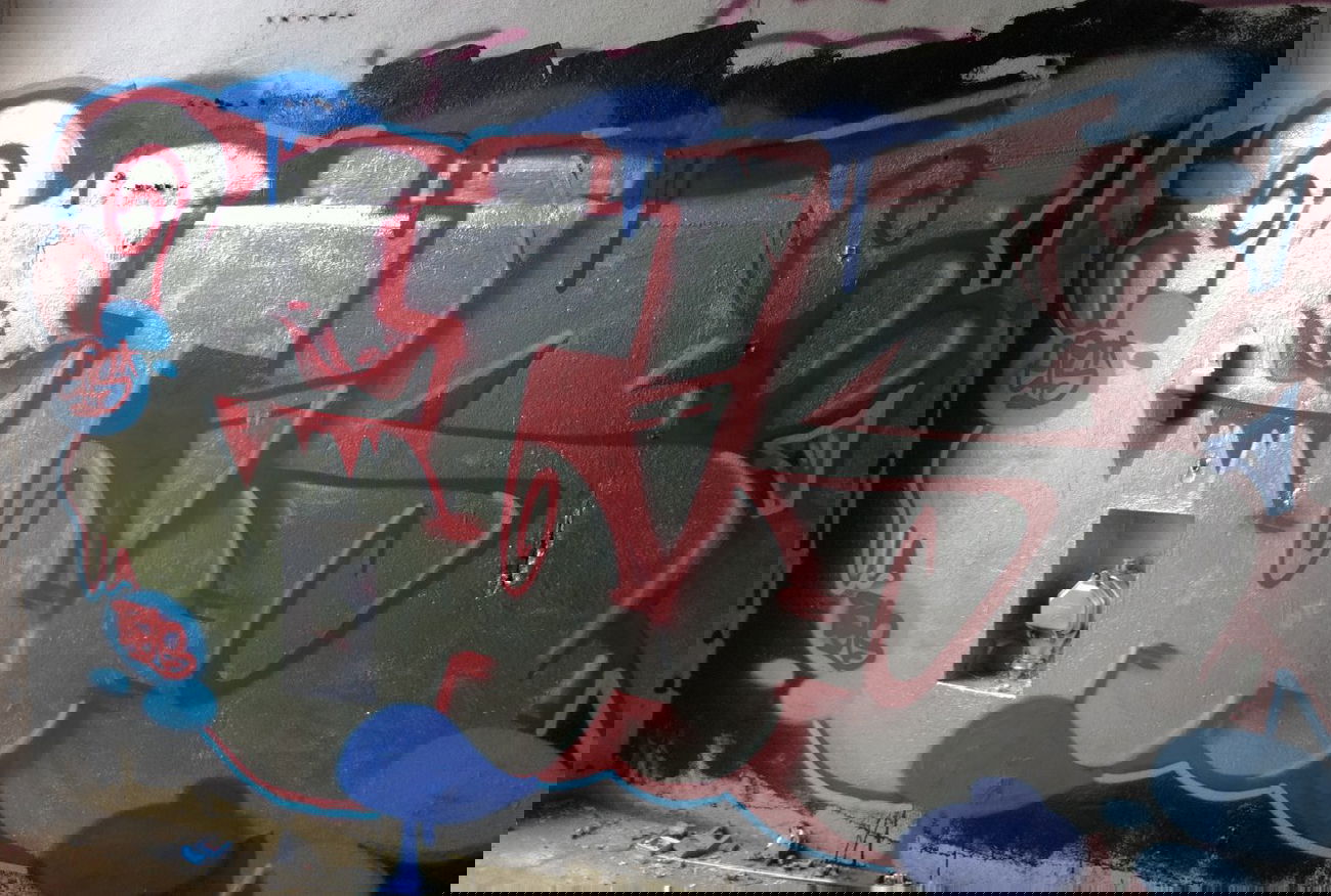 Graffiti Wall - Photo by satan - Etis, Bats, Crew (2011)