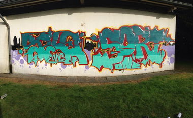 Graffiti Wall - Photo by satan - Spot, Skyline, Red (2014)