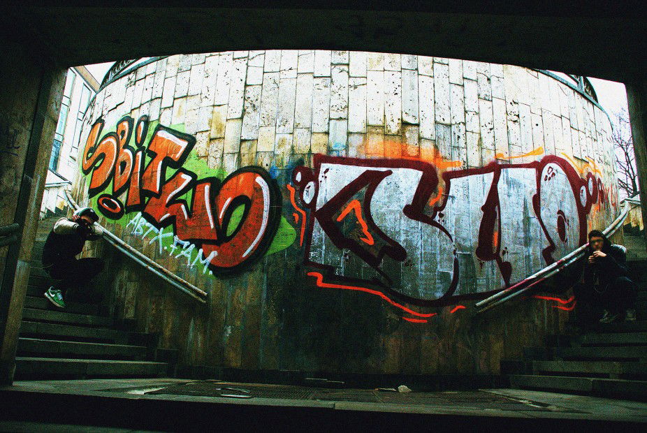 Graffiti Bombing in Kyiv - Photo by sbitwo - sbitwo, seto (2011)