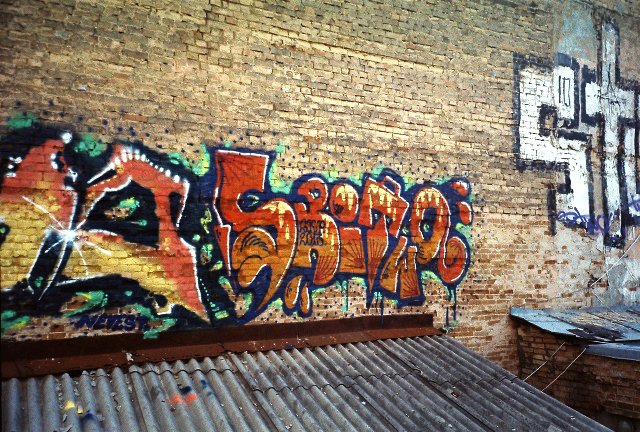 Graffiti Bombing in Kyiv - Photo by sbitwo - sbitwo, skr, kiev (2013)