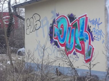 Graffiti Bombing - Photo by schachtratte - QUK (2012)