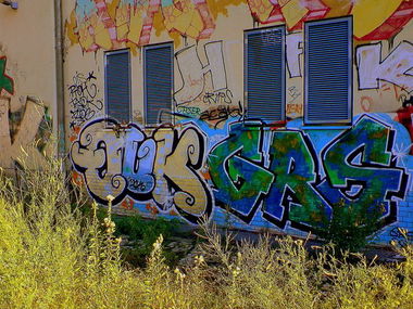 Graffiti Bombing - Photo by schachtratte - QUK, GRS (2013)