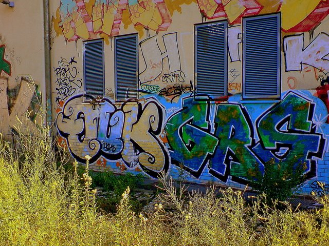 Graffiti Bombing - Photo by schachtratte - QUK, GRS (2013)