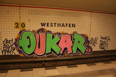 Graffiti Bombing - Photo by schachtratte - QUK, KAR (2011)