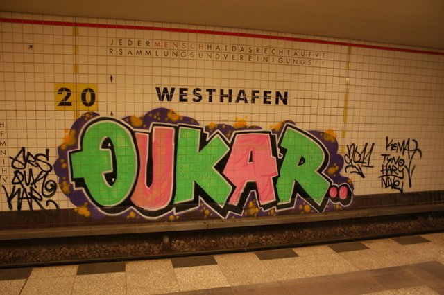 Graffiti Bombing - Photo by schachtratte - QUK, KAR (2011)
