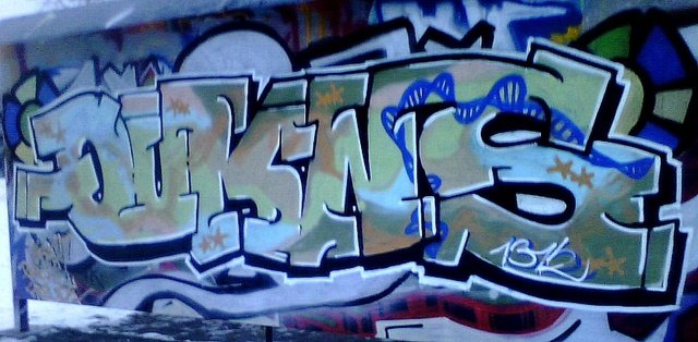 Graffiti Bombing - Photo by schachtratte - QUK, KNS (2013)