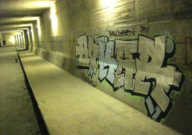 Graffiti Bombing - Photo by schachtratte - QUK, KAR (2011)