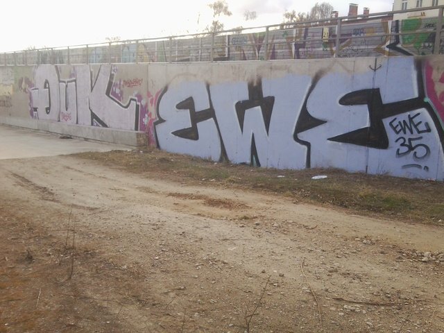 Graffiti Wall - Photo by schachtratte - QUK, EWE (2012)