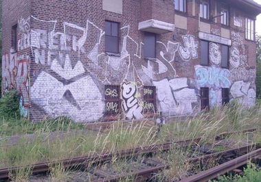 Graffiti Bombing - Photo by schachtratte - QUK (2012)