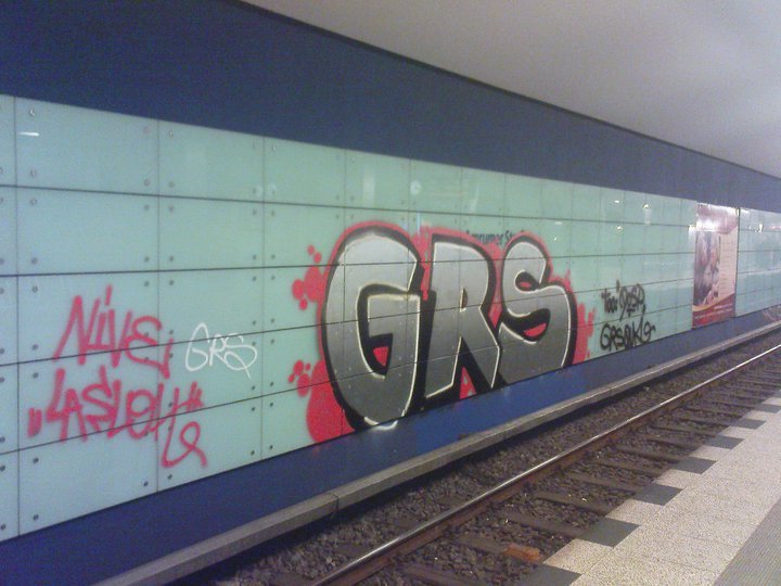 Graffiti Bombing - Photo by schachtratte - GRS (2011)