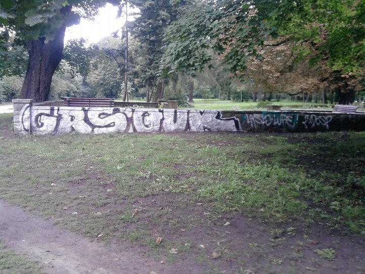 Graffiti Bombing - Photo by schachtratte - GRS, QUK (2010)