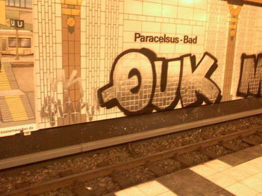 Graffiti Bombing - Photo by schachtratte - QUK (2010)