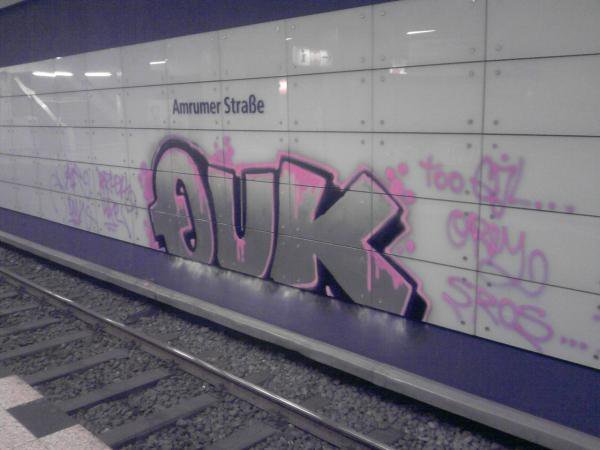 Graffiti Bombing - Photo by schachtratte - QUK (2011)