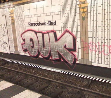 Graffiti Bombing - Photo by schachtratte - QUK, LASLO (2011)