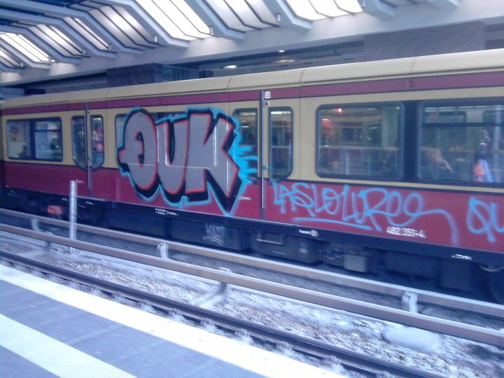 Graffiti Train - Photo by schachtratte - LASLO, LUPE, QUK (2011)