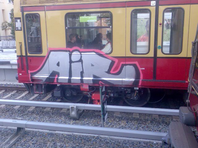 Graffiti Train - Photo by schachtratte - AIR