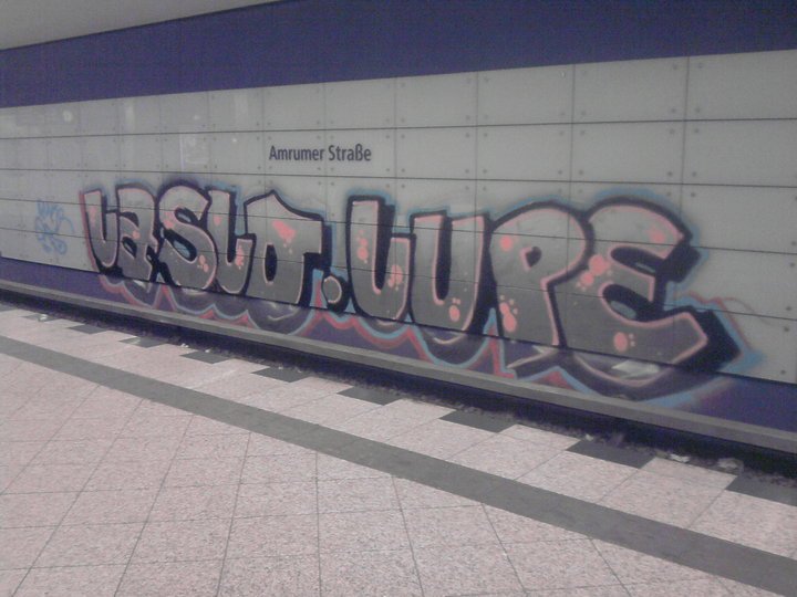 Graffiti Bombing - Photo by schachtratte - LASLO, LUPE