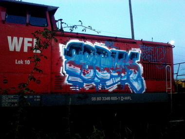 Graffiti Train - Photo by schachtratte - FLOE, PIOH, 28C (2012)