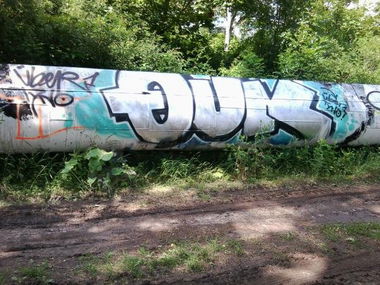 Graffiti Bombing - Photo by schachtratte - ÜBER, TYNO, QUK (2011)