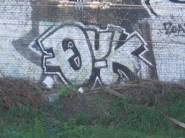 Graffiti Bombing - Photo by schachtratte - QUK (2011)