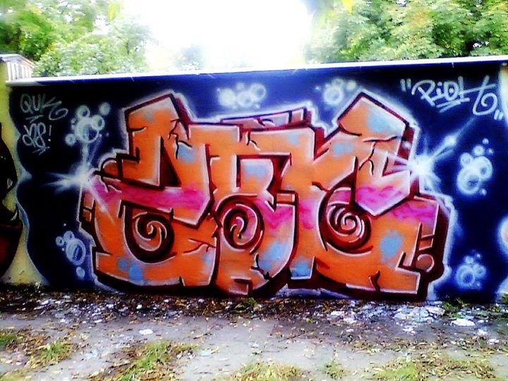 Graffiti Wall - Photo by schachtratte - QUK, 28C, PIOH (2012)