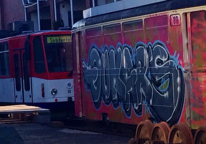 Graffiti Train - Photo by schachtratte - Quk, kar