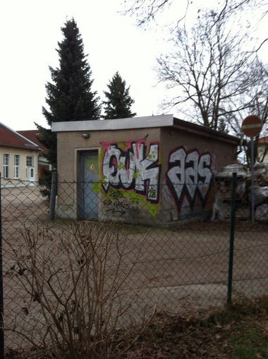 Graffiti Bombing - Photo by schachtratte - Floe, oink, quk (2015)