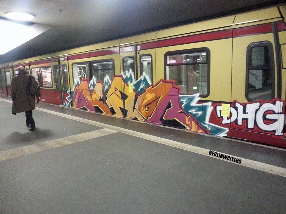Graffiti Train - Photo by schachtratte - Kar, Dhg