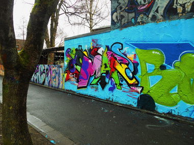 Graffiti Wall - Photo by schmierfink - manos, 865, bayreuth (2016)