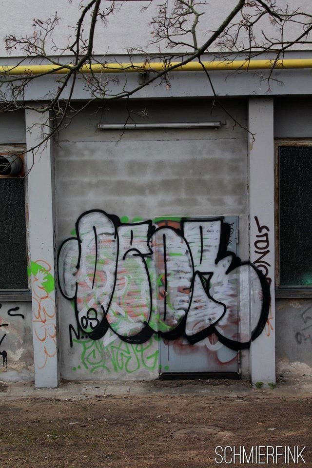 Graffiti Bombing - Photo by schmierfink1 - deor, darmstadt