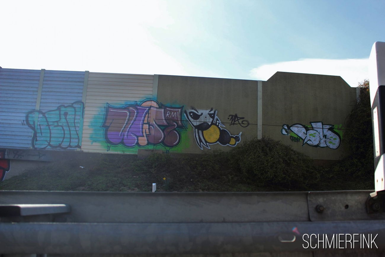Graffiti Bombing - Photo by schmierfink1 - denk, wise, ir