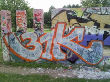 Graffiti Bombing - Photo by schmierfinken - 31K, UHV, MRB (2009)
