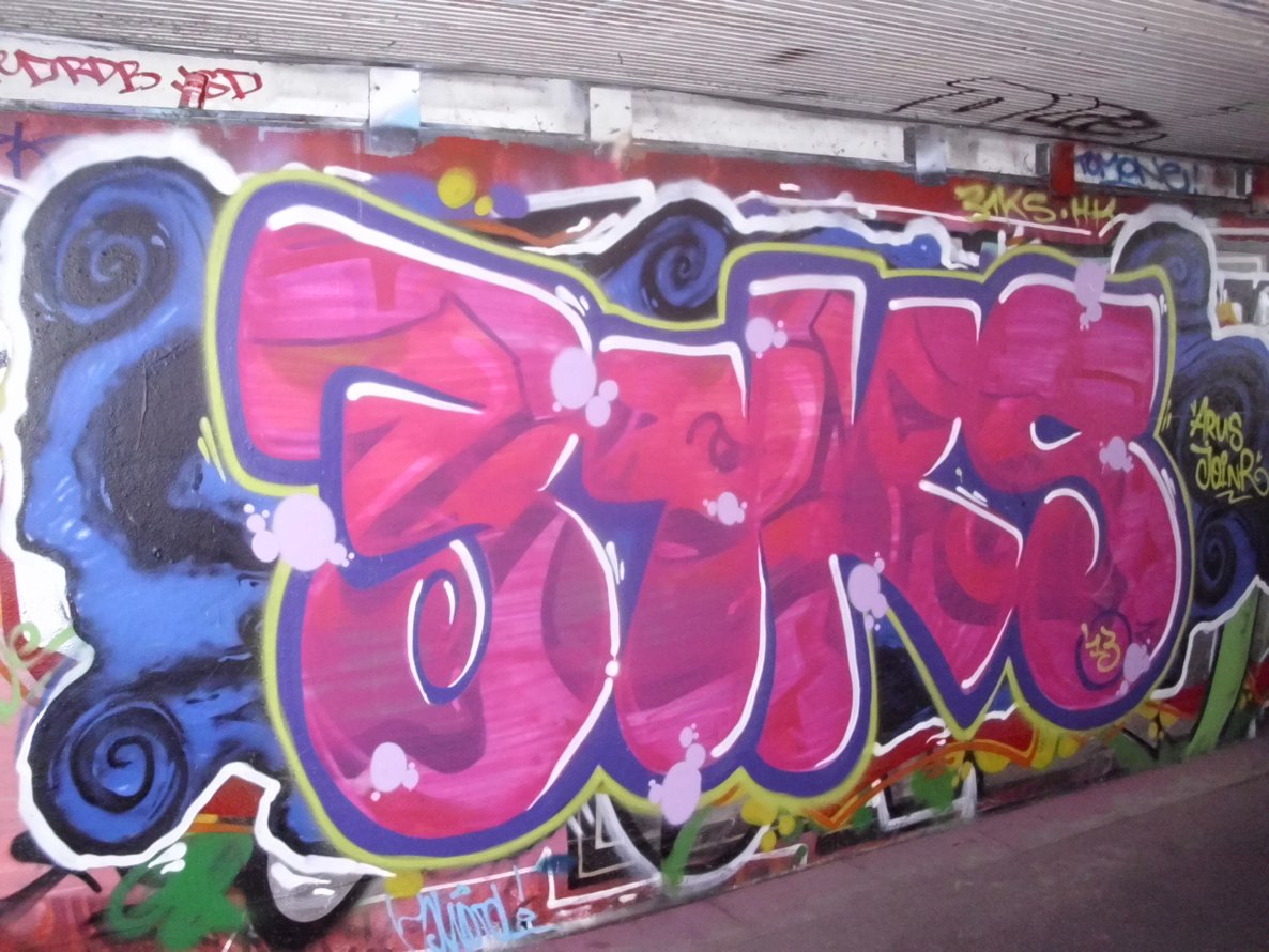 Graffiti Bombing - Photo by schmierfinken - 31K, ZIRKUS, HUCK