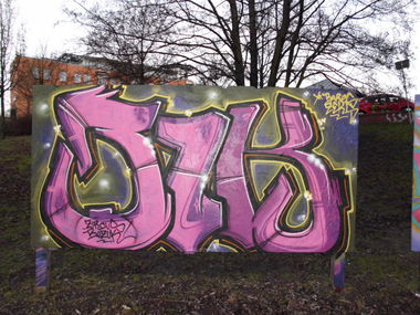 Graffiti Wall - Photo by schmierfinken - 31K, DUSK, ZIRKUS