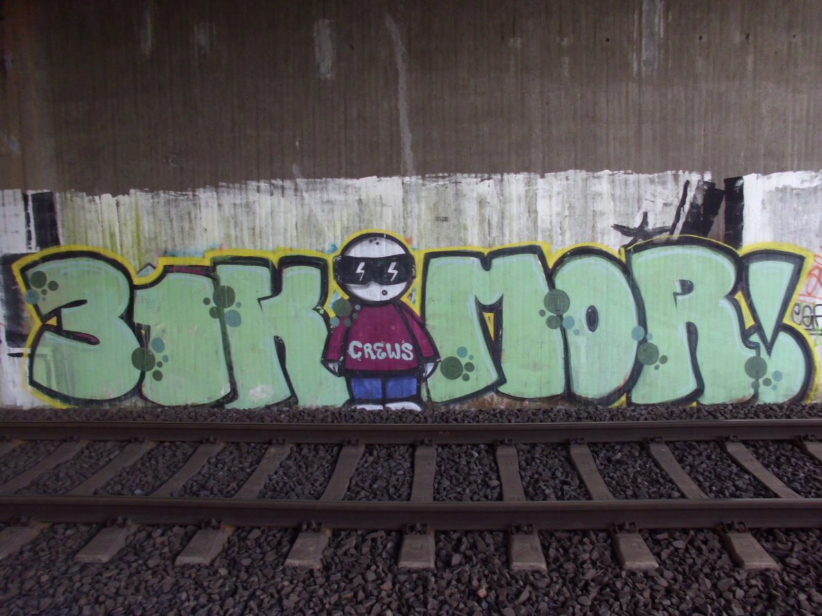 Graffiti Wall - Photo by schmierfinken - 31K, MOR, HAMBURG