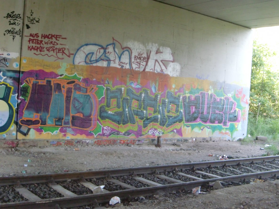 Graffiti Wall - Photo by schmierfinken - HAIS, ZIRKUS, DUSK